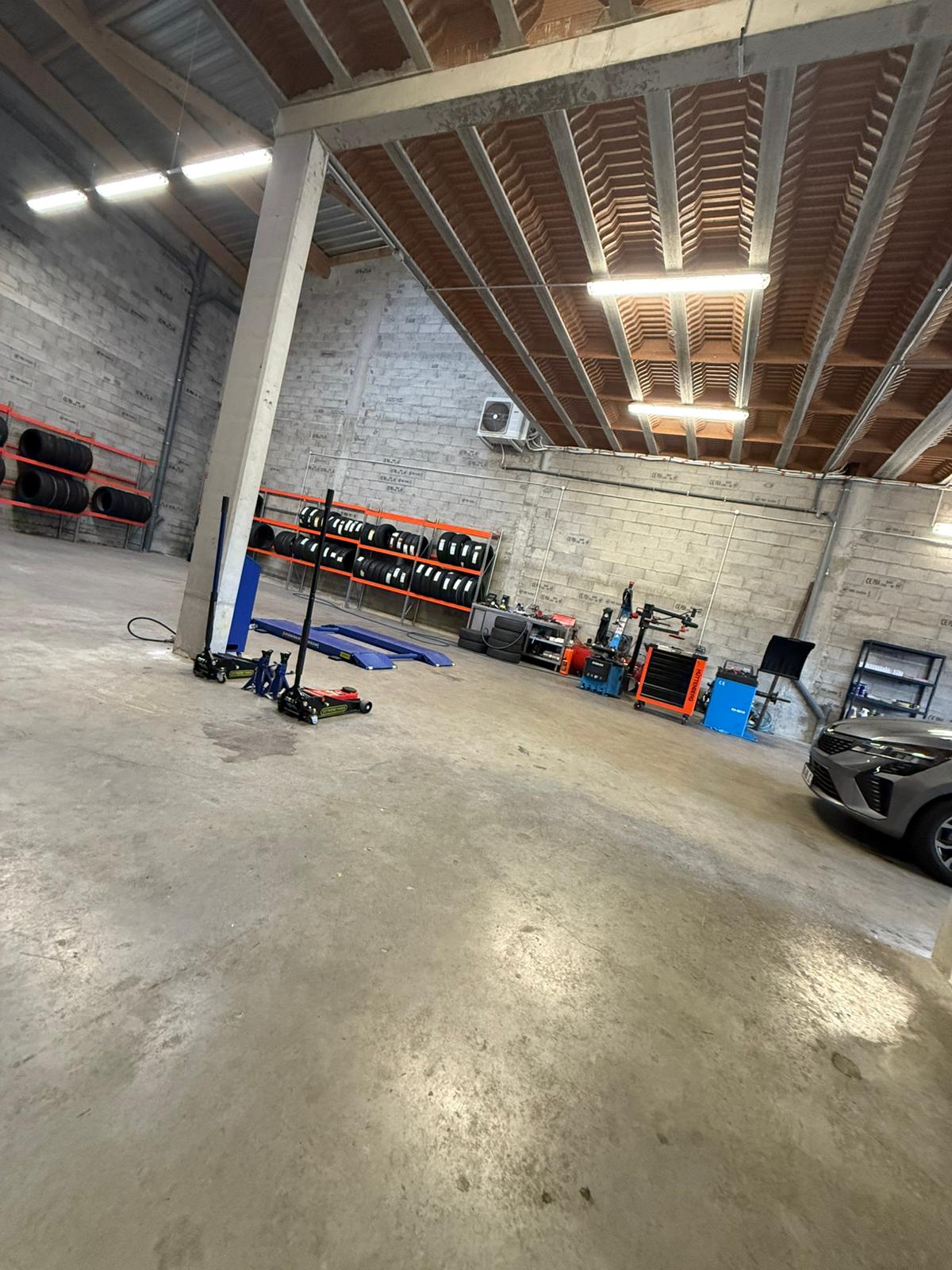 Montage de pneu en cours